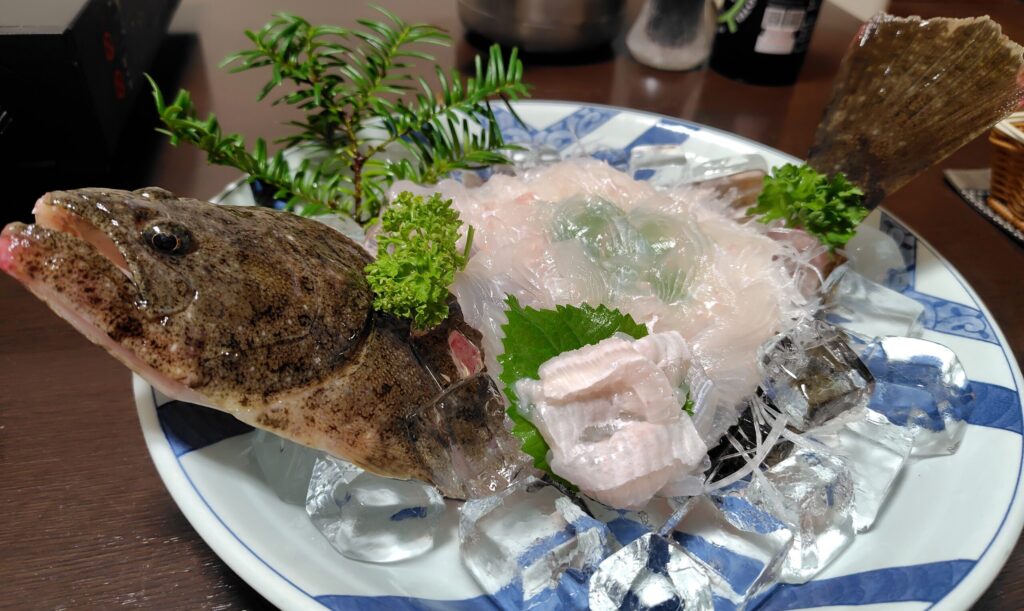 高島旅館 名物の活ヒラメの活造り